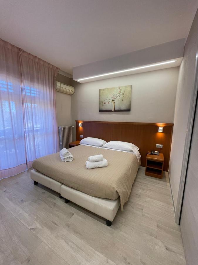 Hotel & Apartments Rinaldo Borgomanero Kültér fotó