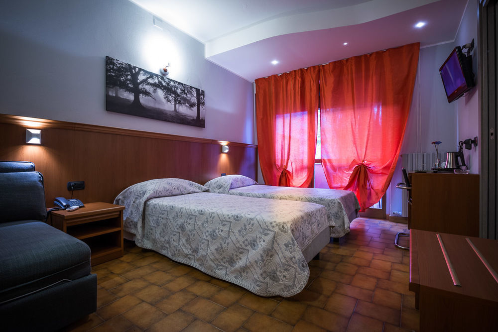 Hotel & Apartments Rinaldo Borgomanero Kültér fotó