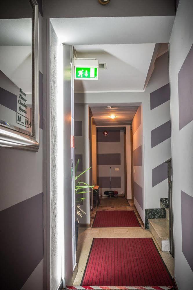Hotel & Apartments Rinaldo Borgomanero Kültér fotó